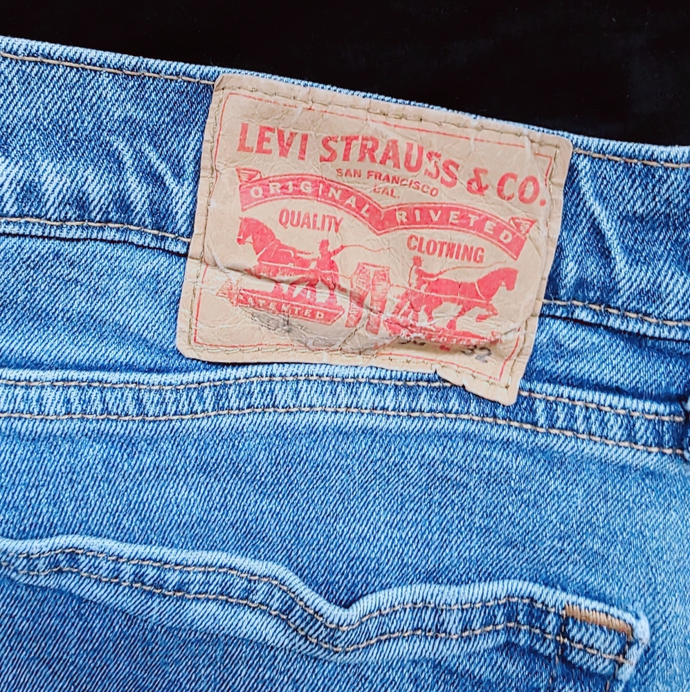 Levi's Classic Blue Jeans with Signature Patch